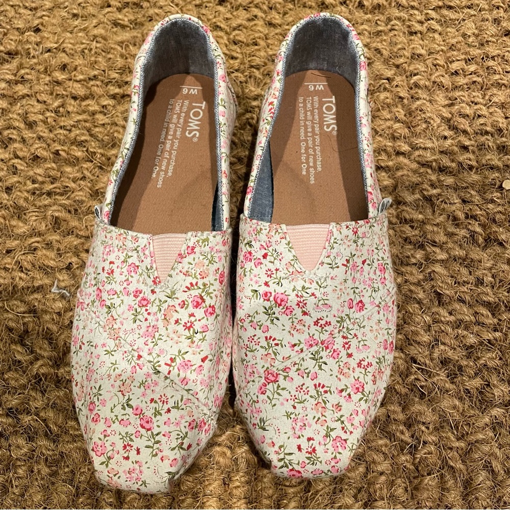 Toms Floral Canvas Slip-Ons - Pink and Cream super cute size 6